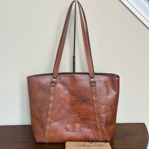 NWOT - Patricia Nash Large Leather Tote in Signature Map Print w/Dust Bag - Picture 3 of 9